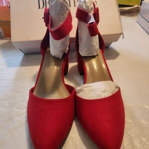 Dream Pairs Red closed heel 7.5 ankle strap suede chunky heel 2in. Women's